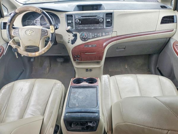 2012 TOYOTA SIENNA — CKPT