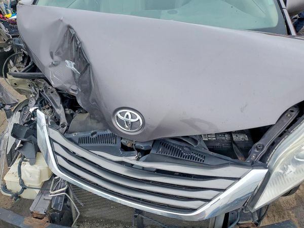 2012 TOYOTA SIENNA — Engine bay