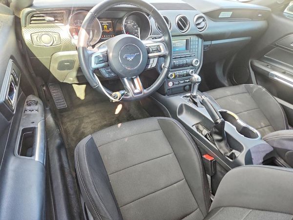 2017 FORD MUSTANG V6 Coupe — CKPT