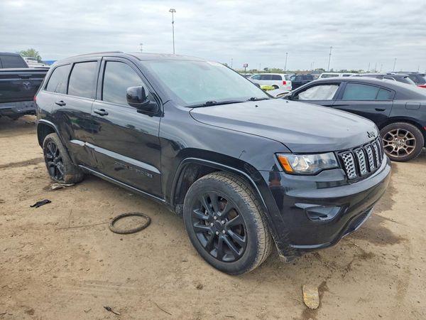 2019 JEEP GRAND CHEROKEE Laredo — Passenger 3/4