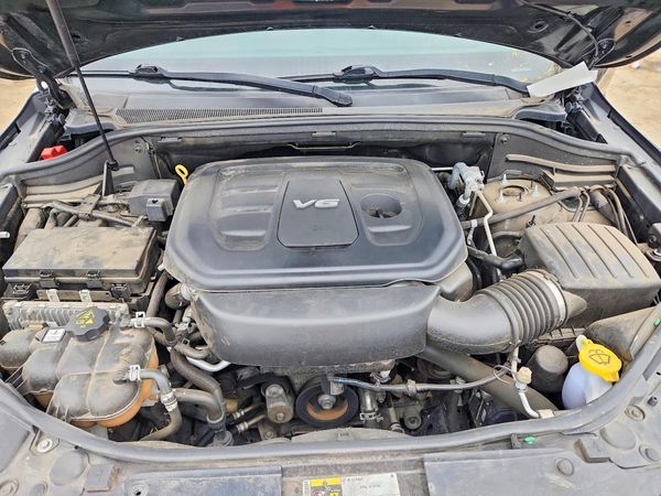 2019 JEEP GRAND CHEROKEE Laredo — Engine bay