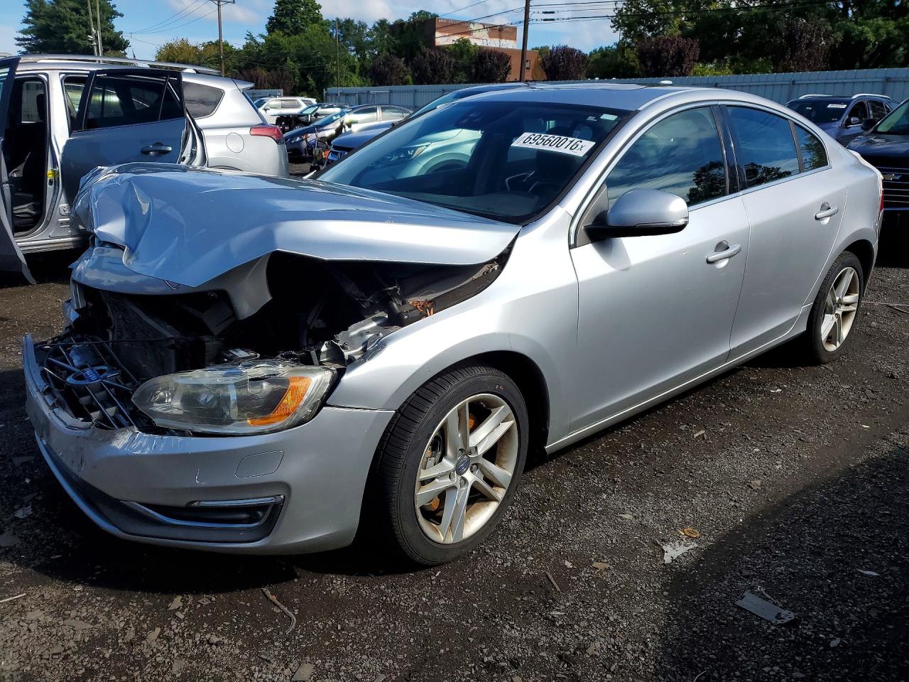 2015 VOLVO S60 Platinum (non R design) — Front 3/4