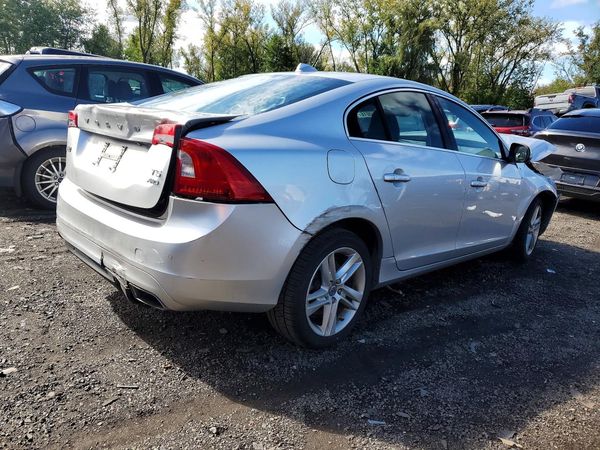 2015 VOLVO S60 Platinum (non R design) — PSRA