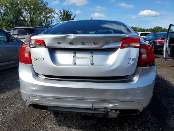 2015 VOLVO S60 Platinum (non R design) — DIRR