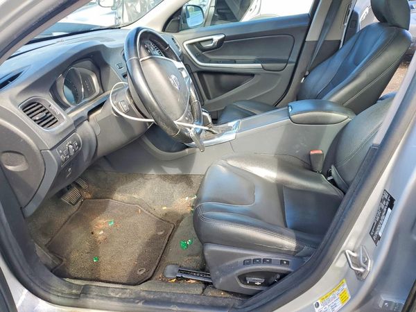 2015 VOLVO S60 Platinum (non R design) — DENT
