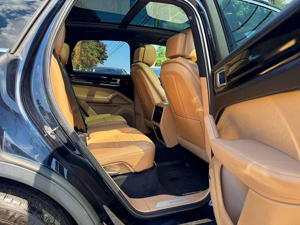 2019 PORSCHE CAYENNE