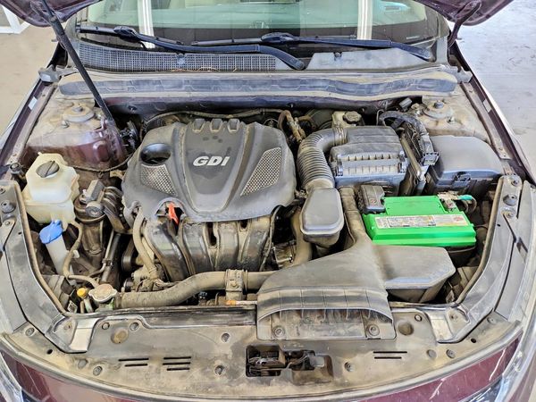 2014 KIA OPTIMA 2.4 LX STD/Conv — Engine bay