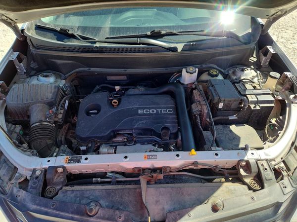 2018 CHEVROLET EQUINOX LT (1LT) — Engine bay