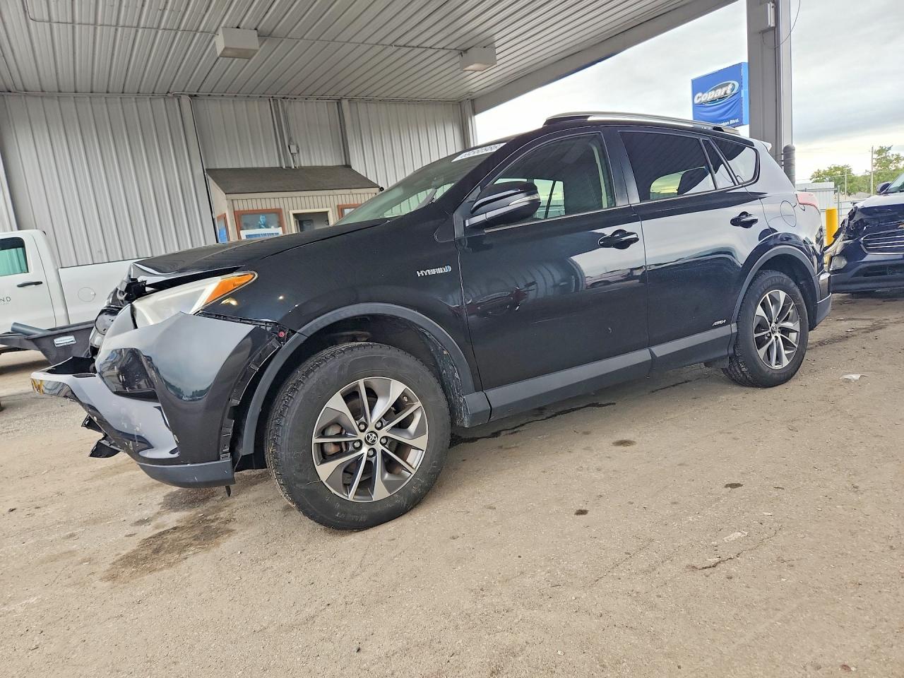 2016 TOYOTA RAV4 XLE (M Grade) — Front 3/4