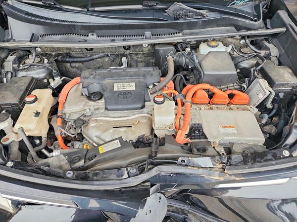 2016 TOYOTA RAV4 XLE (M Grade) — Engine bay