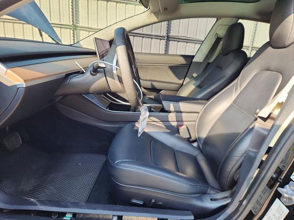 2019 TESLA MODEL 3 — DENT