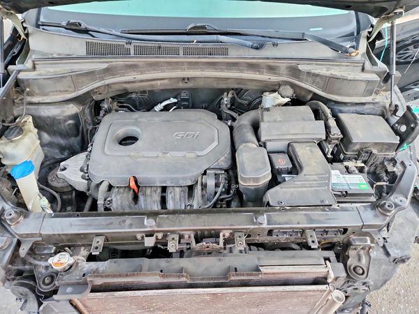 2017 HYUNDAI SANTA FE Base — Engine bay