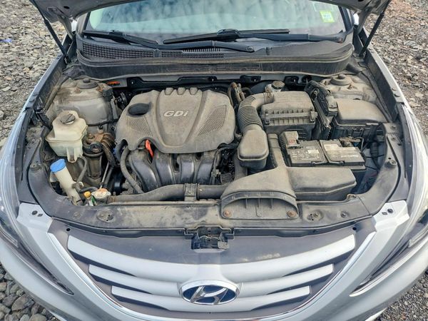 2014 HYUNDAI SONATA GLS/ GLS Popular — Engine bay