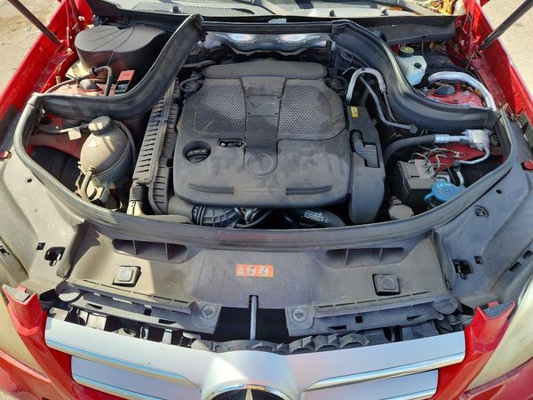 2013 MERCEDES-BENZ GLK — Engine bay