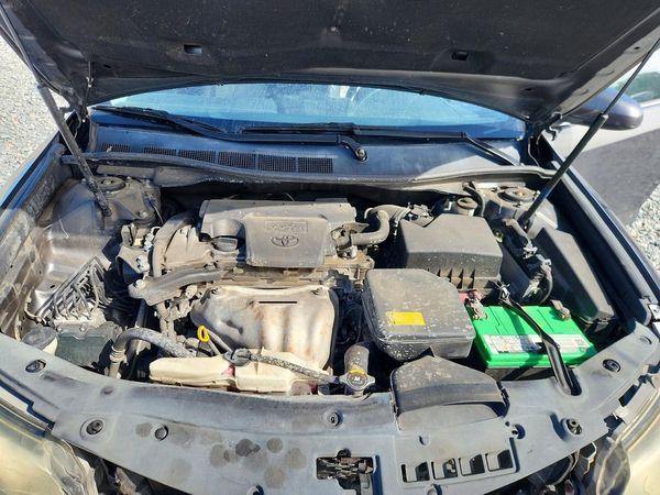 2012 TOYOTA CAMRY — Engine bay
