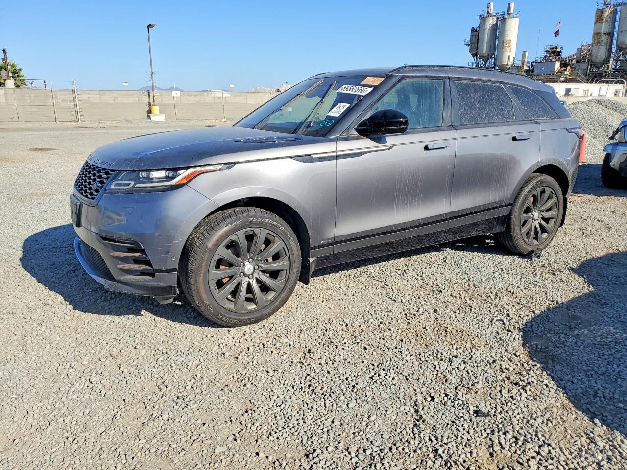 2018 LAND ROVER RANGEROVER R-Dynamic SE — Front 3/4
