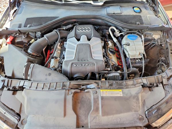 2015 AUDI A6 quattro Prestige — Engine bay