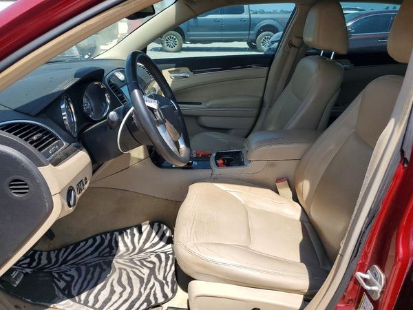 2013 CHRYSLER 300 Base/Limited — DENT