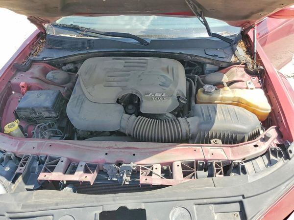 2013 CHRYSLER 300 Base/Limited — Engine bay