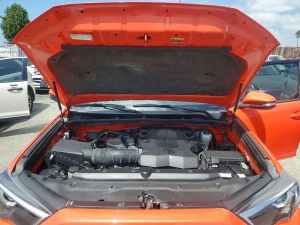 2024 TOYOTA 4RUNNER — Engine bay