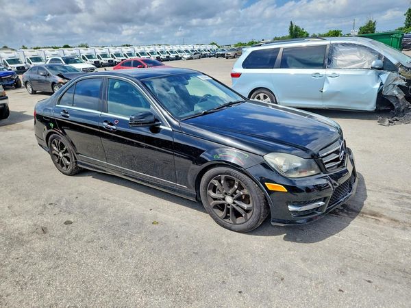 2014 MERCEDES-BENZ C C250 — Passenger 3/4