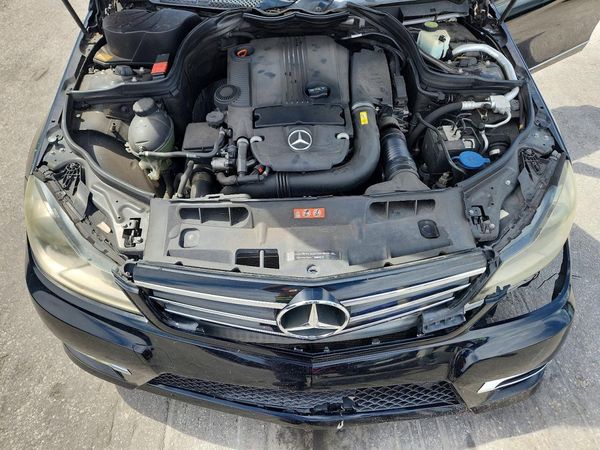 2014 MERCEDES-BENZ C C250 — Engine bay