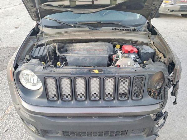 2018 JEEP RENEGADE — Engine bay