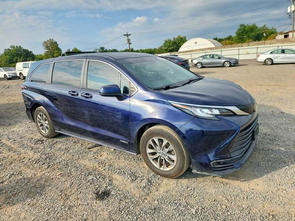 2021 TOYOTA SIENNA — Passenger 3/4