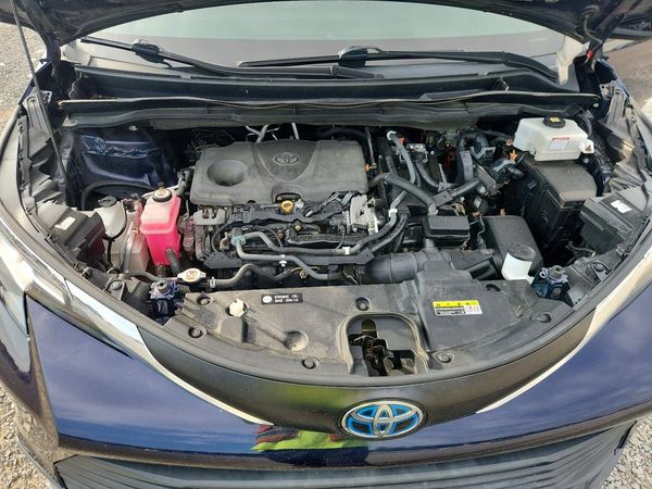 2021 TOYOTA SIENNA — Engine bay