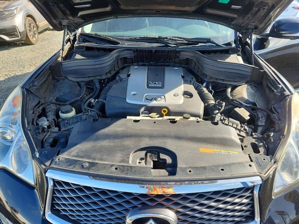 2017 INFINITI QX50 — Engine bay