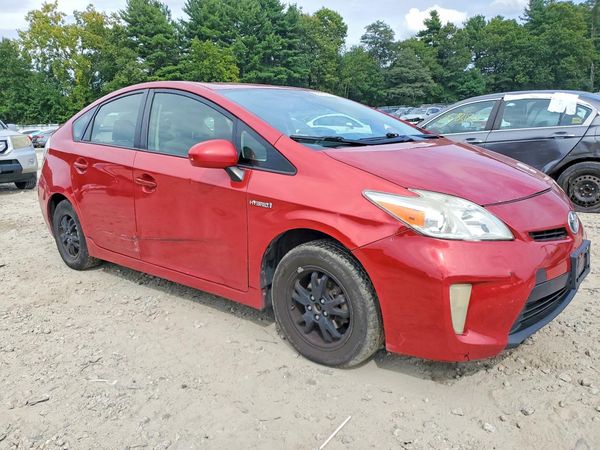 2013 TOYOTA PRIUS — Passenger 3/4
