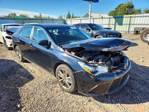 2015 TOYOTA CAMRY — Passenger 3/4