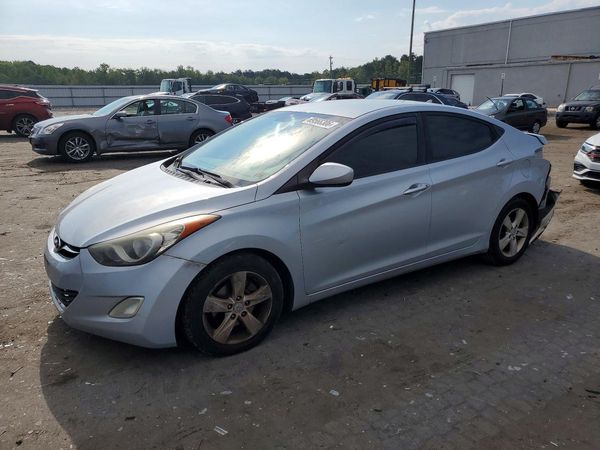 2012 HYUNDAI ELANTRA — Front 3/4