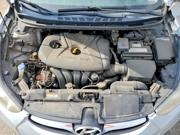 2012 HYUNDAI ELANTRA — Engine bay