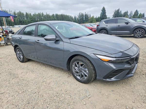 2024 HYUNDAI ELANTRA Blue — Passenger 3/4