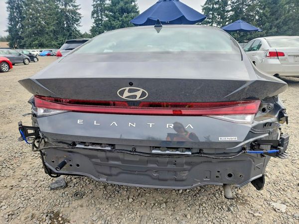 2024 HYUNDAI ELANTRA Blue — DIRR