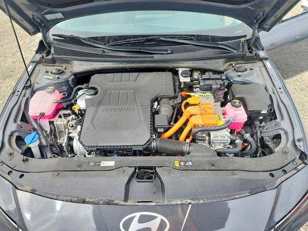 2024 HYUNDAI ELANTRA Blue — Engine bay