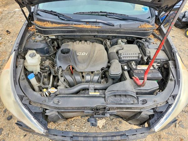 2012 HYUNDAI SONATA — Engine bay
