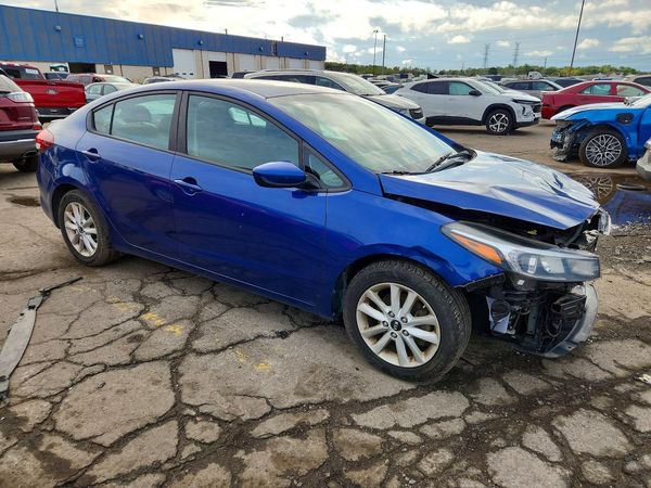 2017 KIA FORTE LX Popular, S — Passenger 3/4