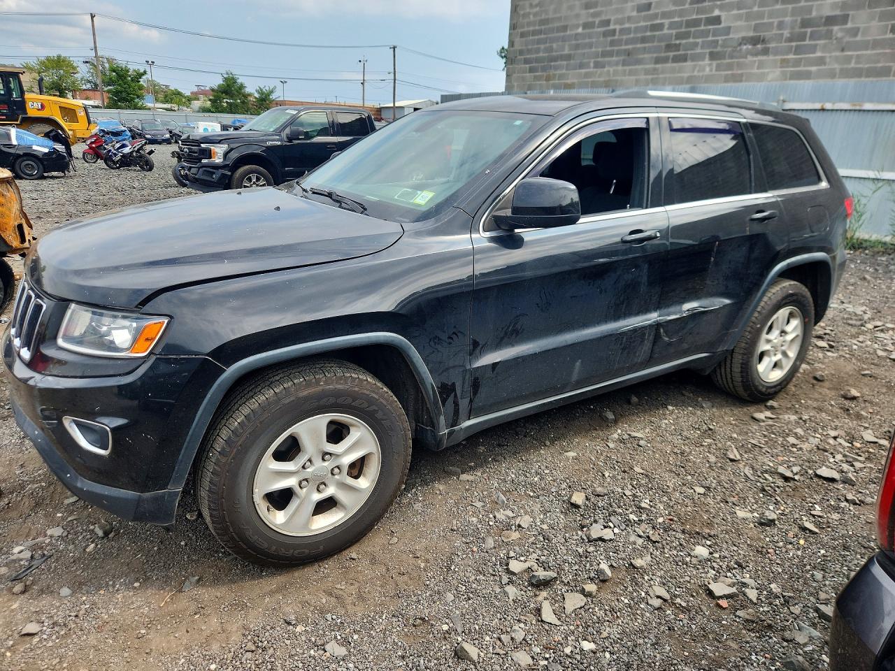 2014 JEEP CHEROKEE Laredo — Front 3/4