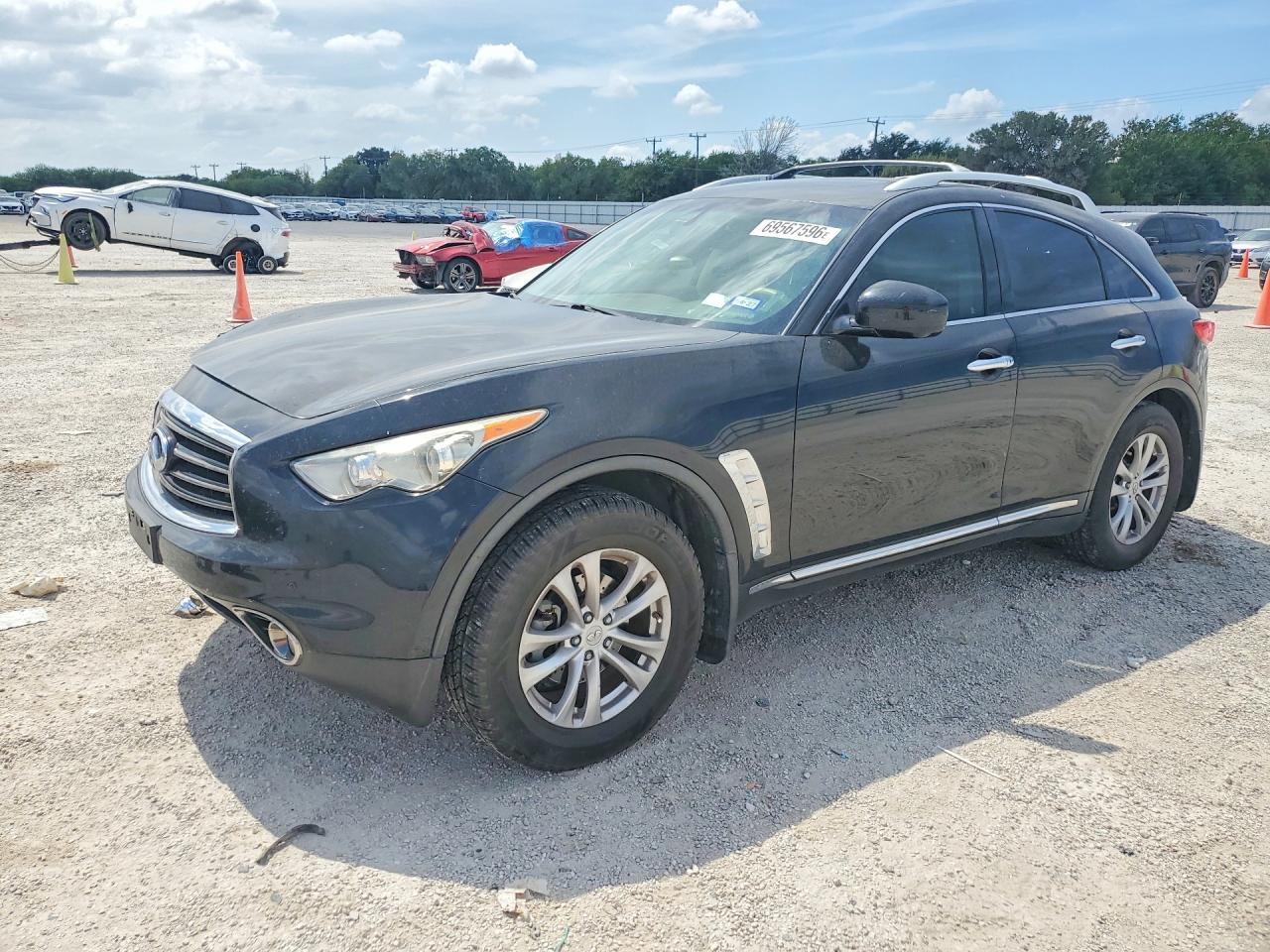 2013 INFINITI FX37 — Front 3/4