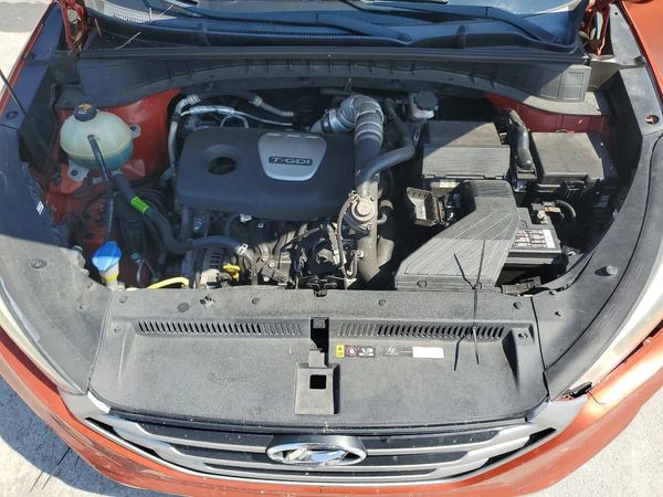 2017 HYUNDAI TUCSON — Engine bay
