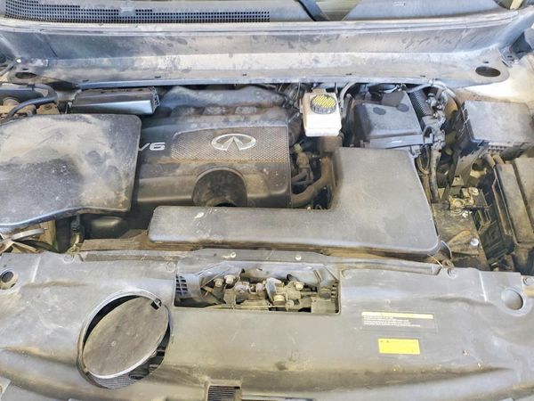 2017 INFINITI QX60 — Engine bay