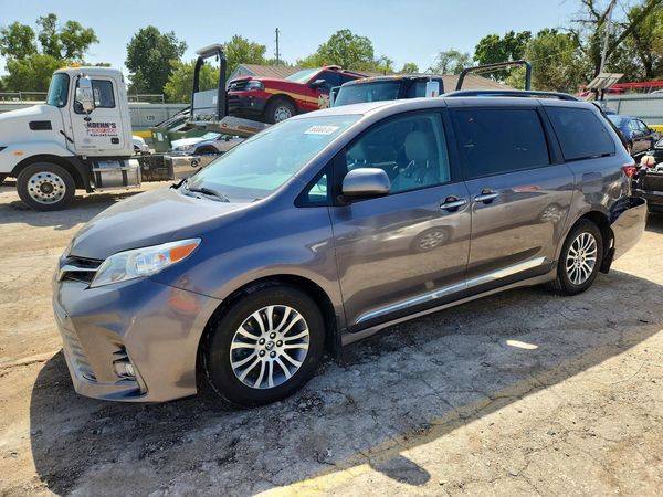 2019 TOYOTA SIENNA — Front 3/4