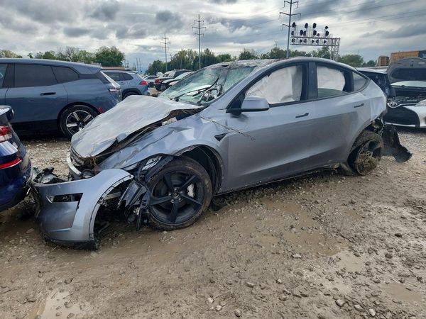 2026 TESLA MODEL Y — Front 3/4