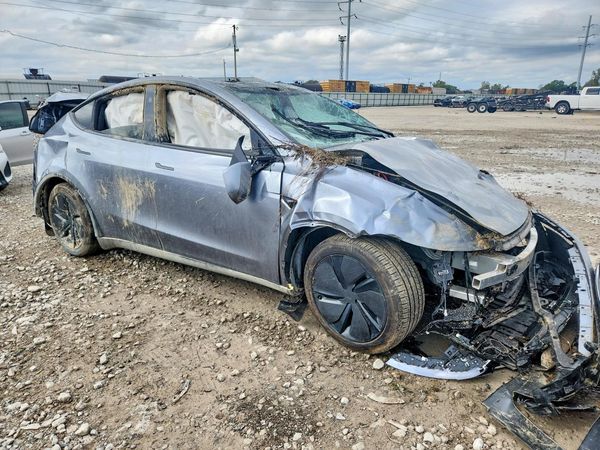 2026 TESLA MODEL Y — Passenger 3/4