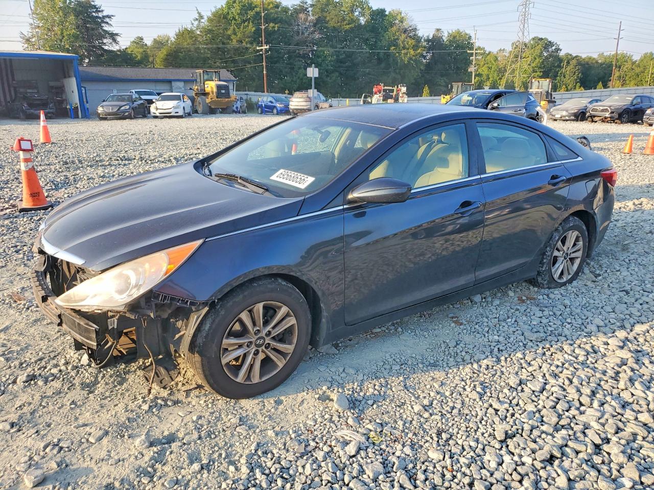 2013 HYUNDAI SONATA — Front 3/4