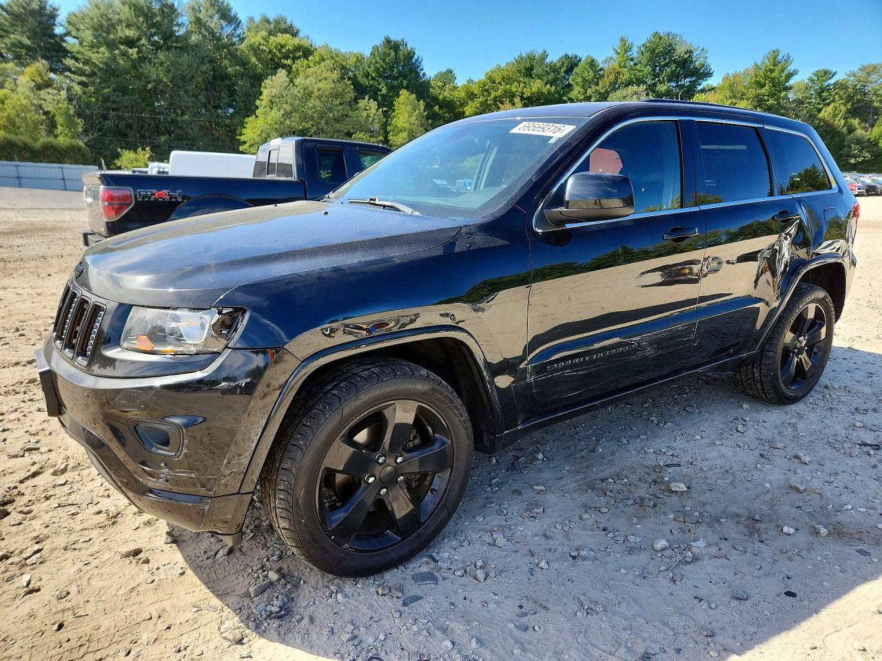 2014 JEEP CHEROKEE Laredo — Front 3/4