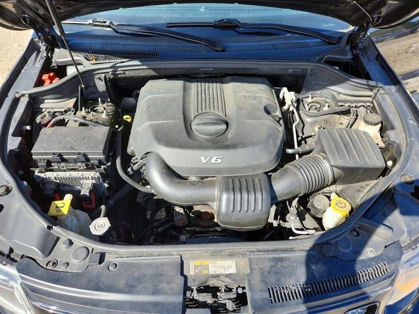 2014 JEEP CHEROKEE Laredo — Engine bay