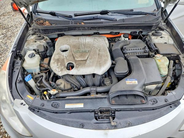 2014 HYUNDAI SONATA Hybrid/ Hybrid Limited — Engine bay